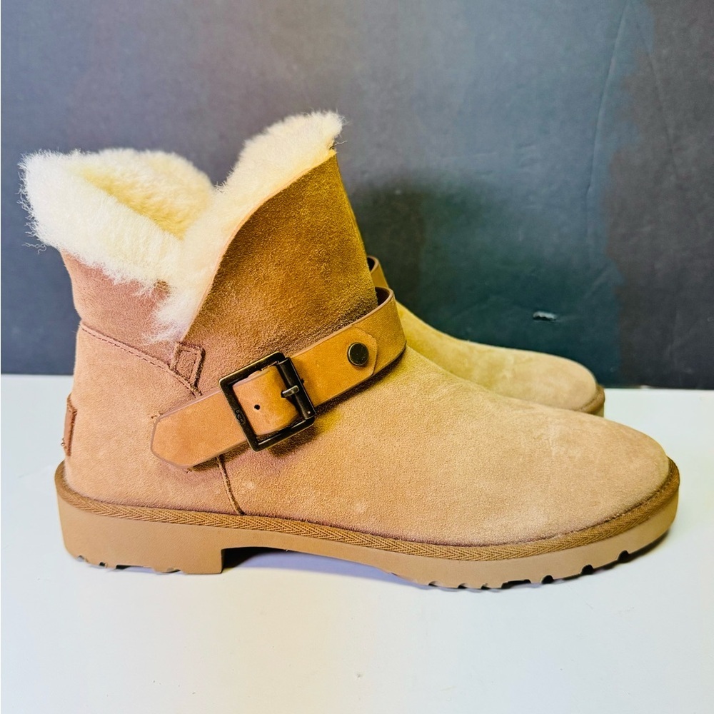 UGG ROMELY BUCKLE SHORT CHESTNUT SUEDE SHEEPSKIN WOMEN'S BOOTS SIZE US 5 NEW